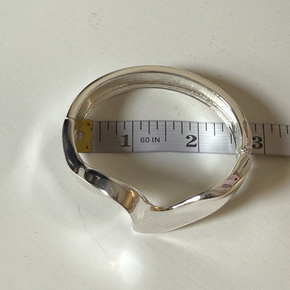 Premier Designs PD Crown Silver Tone Hinged Bangle Bracelet Sculptural Wave - Picture 7 of 7